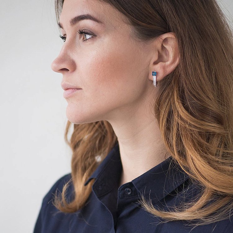 Золотое кольцо с Лондон топазом и фианитами 14026206 от ювелирного магазина Оникс - 5