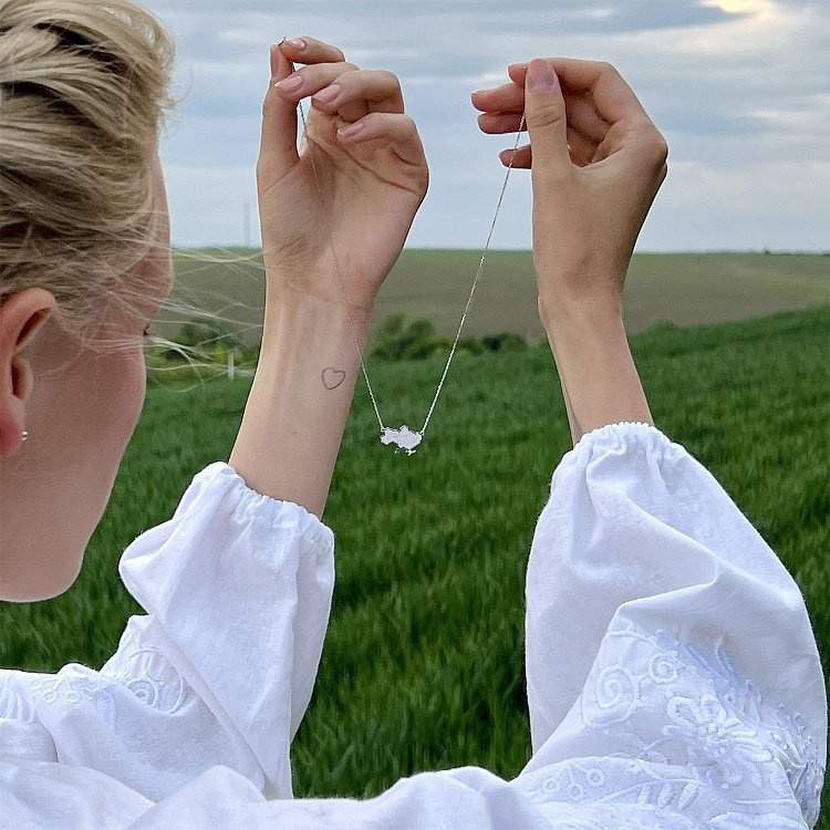 Золотое колье "Украина" с бриллиантами 125431121 от ювелирного магазина Оникс