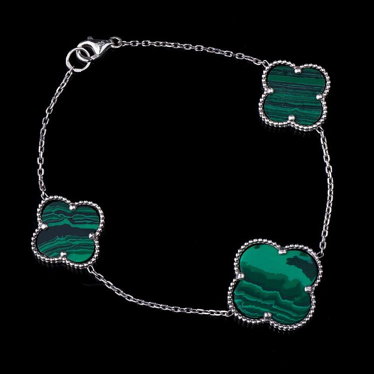 Браслет "Клевер" с малахитом (родий) 14869 от ювелирного магазина Оникс