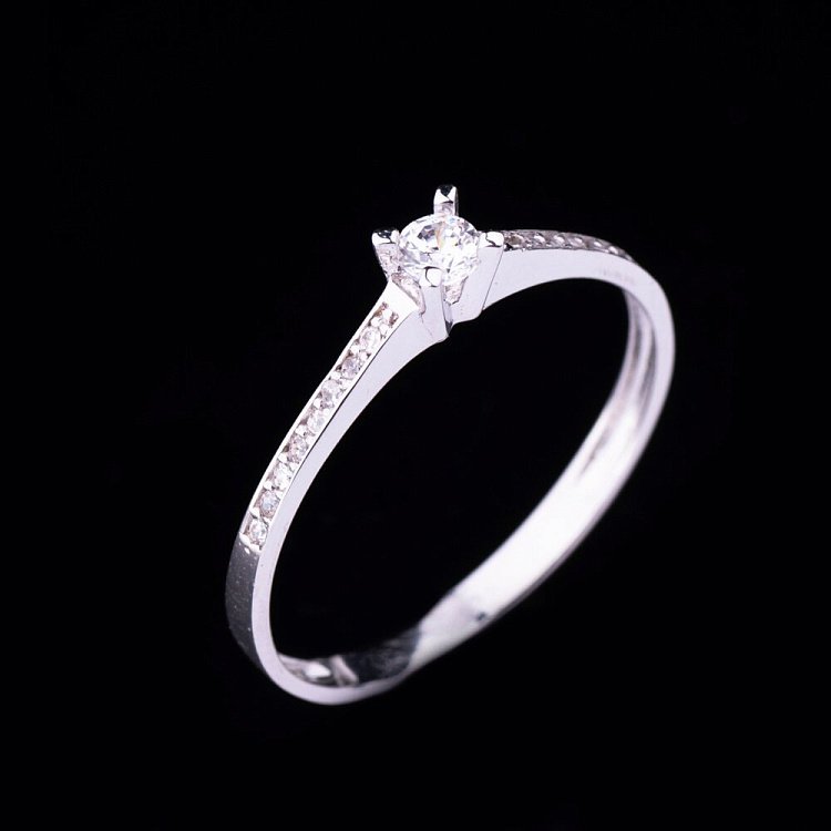 Помолвочное кольцо с фианитами (родий) 111602 от ювелирного магазина Оникс - 1