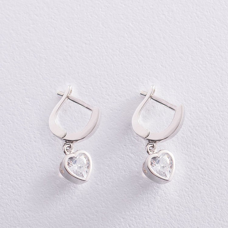 Серебряные серьги "Сердечки" с фианитами 122669 от ювелирного магазина Оникс