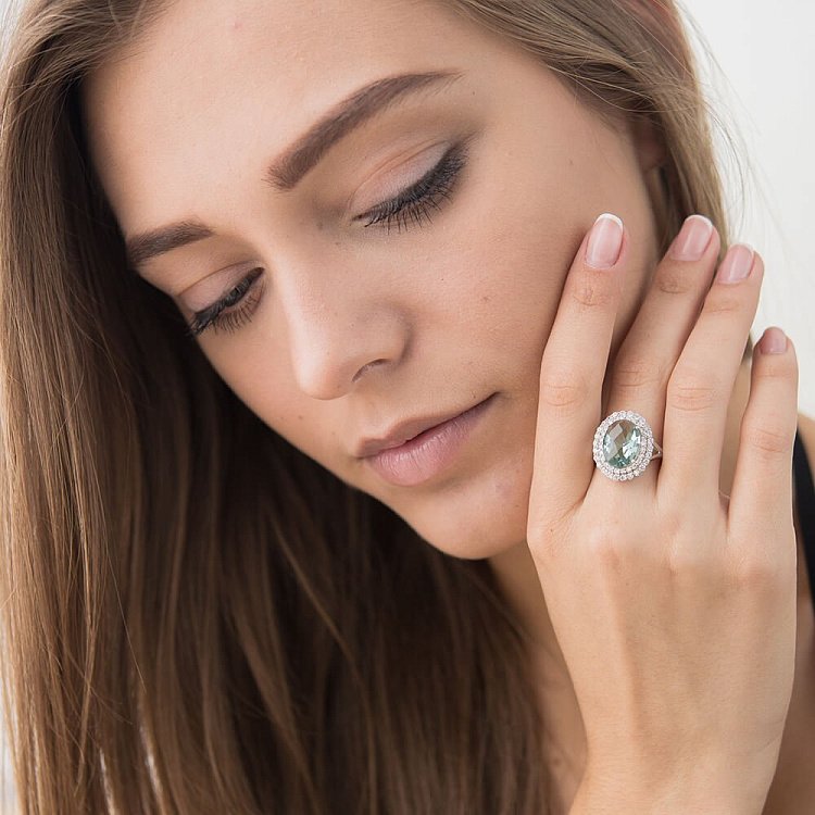 Кольцо с голубого фианитами к1 от ювелирного магазина Оникс