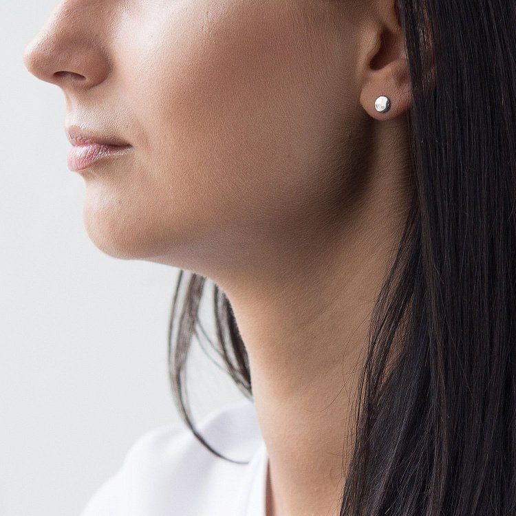 Золотые серьги-пусеты "Кружочки" с06475 от ювелирного магазина Оникс - 4