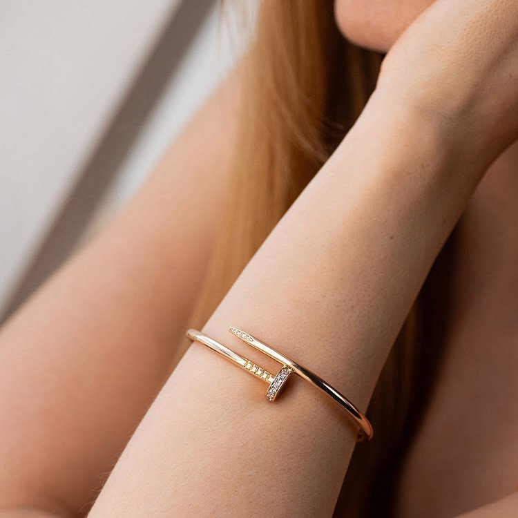 Браслет "Гвоздь" в красном золоте (фианиты) б05477 от ювелирного магазина Оникс - 1