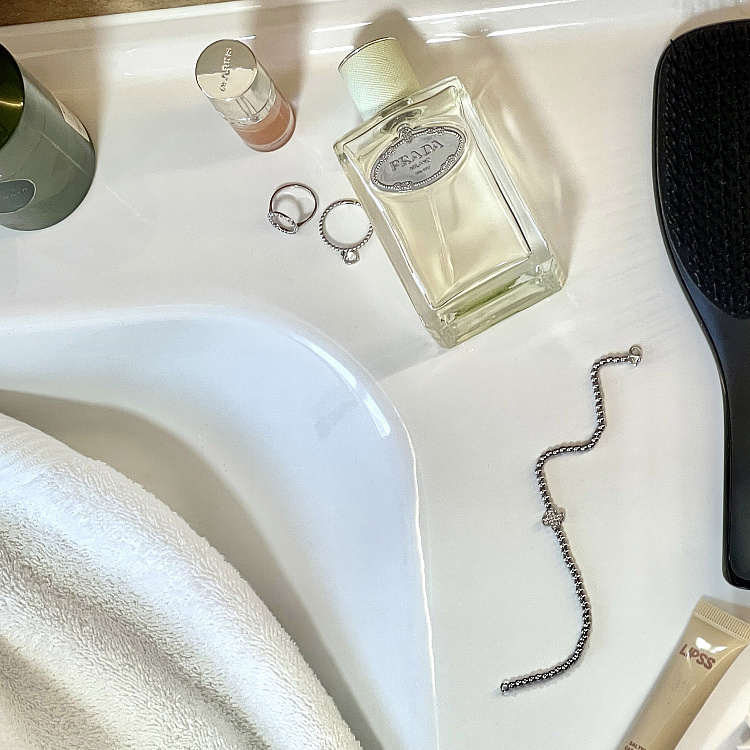 Каблучка "Кругообіг" у білому золоті (фіаніти) к08151 від ювелірного магазину Онікс - 4