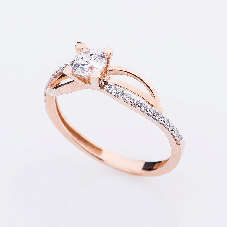 Заручальна золота каблучка з фіанітами к03327 від ювелірного магазину Онікс