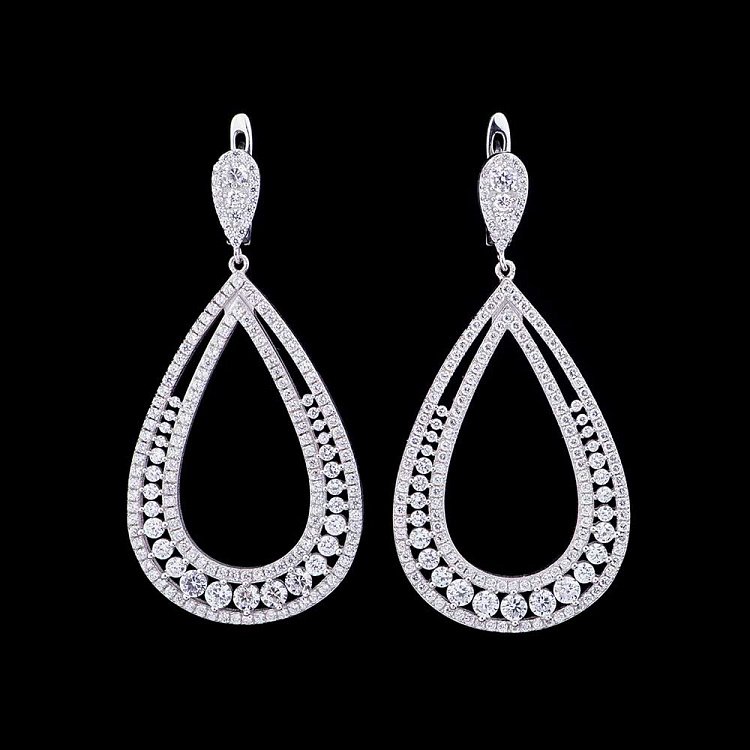 Срібні сережки з фіанітами 121845 від ювелірного магазину Онікс