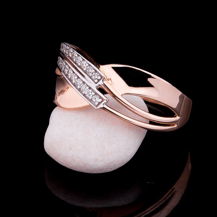 Золота каблучка з фіанітами к03970 від ювелірного магазину Онікс