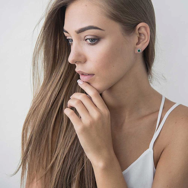 Золотые серьги-пусеты с бриллиантами и изумрудами с182 - 2 Золотые серьги-пусеты с бриллиантами и изумрудами с182 от ювелирного магазина Оникс - 2