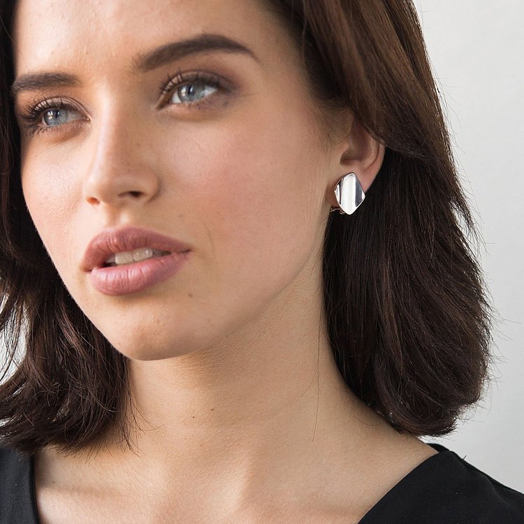 Срібні сережки в стилі мінімалізм 122504 від ювелірного магазину Онікс