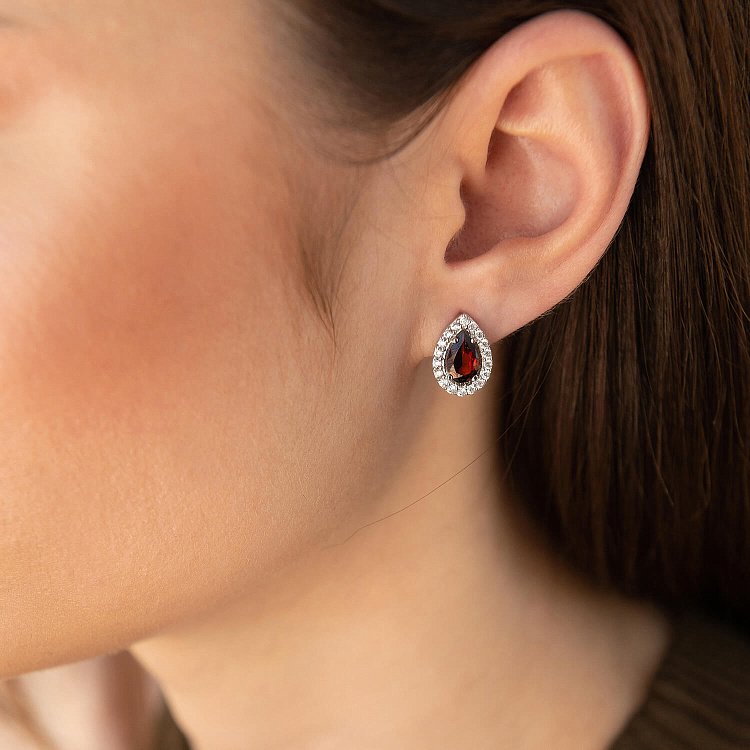 Серебряные серьги с пиропами и фианитами GS-02-004-4110 от ювелирного магазина Оникс - 1