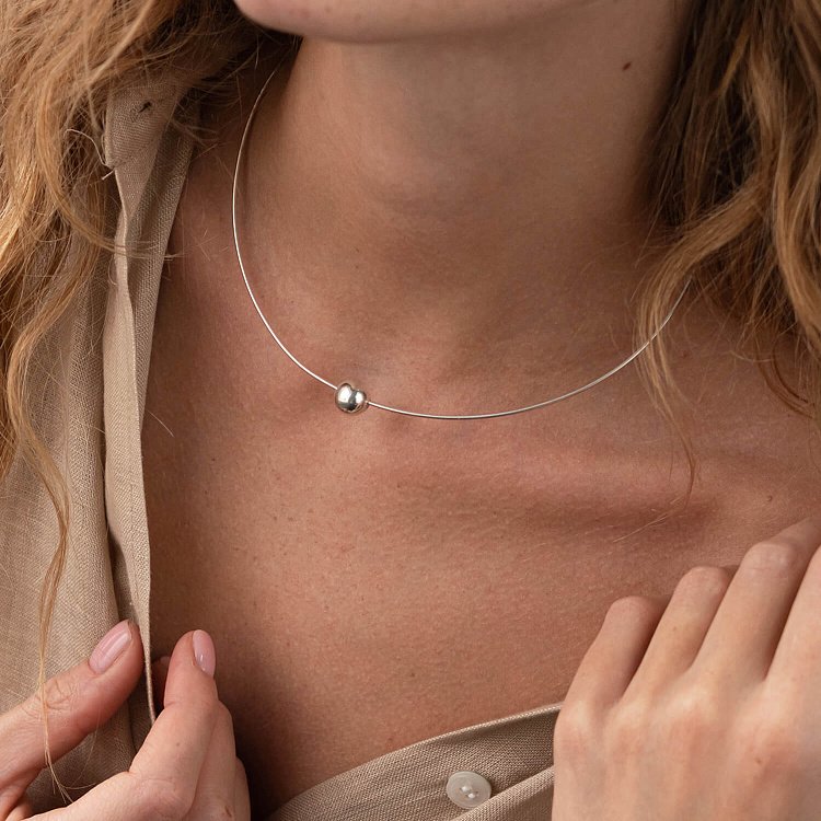 Серебряное колье с шариком 1099 от ювелирного магазина Оникс