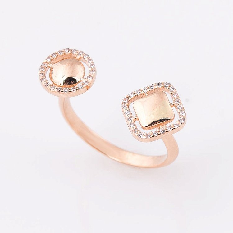 Золотое кольцо с фианитами к04795 от ювелирного магазина Оникс