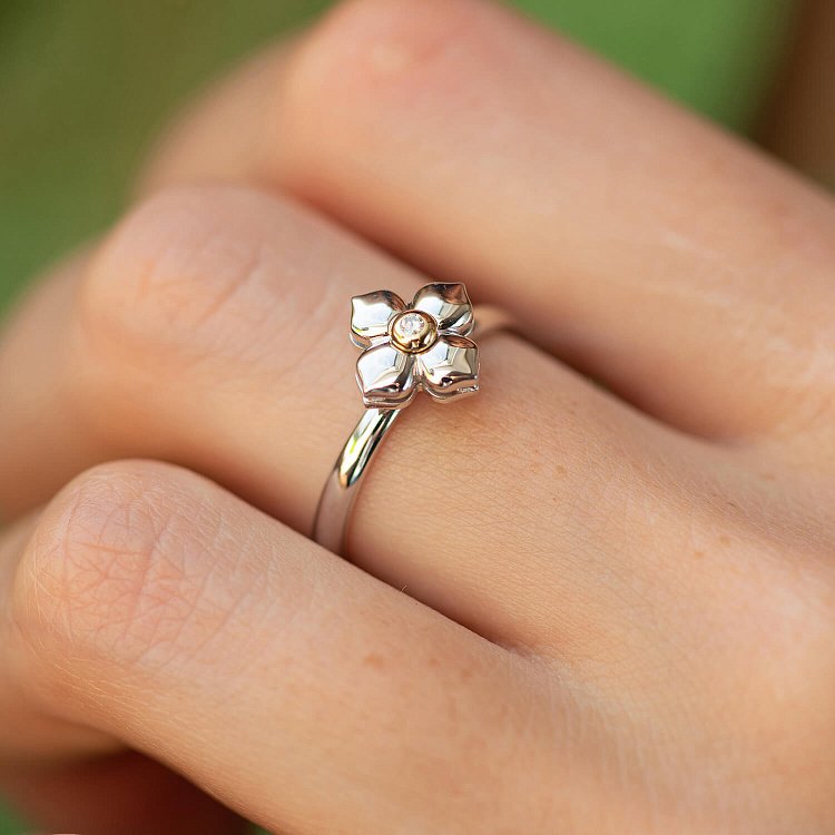 Золота каблучка "Конюшина" з діамантом 235301121 від ювелірного магазину Онікс - 3