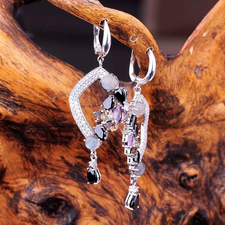 Серебряные сережки с фианитами 121510 от ювелирного магазина Оникс - 2