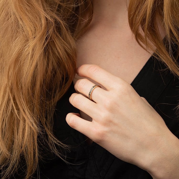 Золота каблучка з доріжкою чорних діамантів 229833122 від ювелірного магазину Онікс - 3