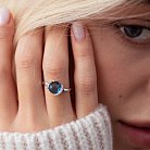 Золотое кольцо с топазом Лондон голубой и бриллиантами C01157R от ювелирного магазина Оникс - 3