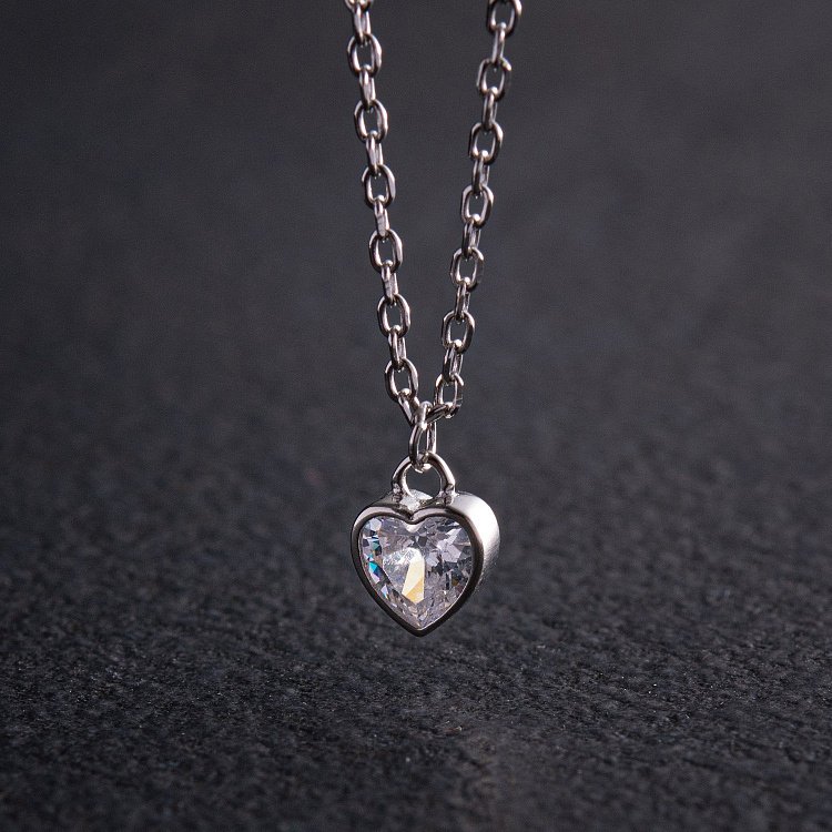 Серебряное колье "Сердечко" с фианитом 181253 от ювелирного магазина Оникс