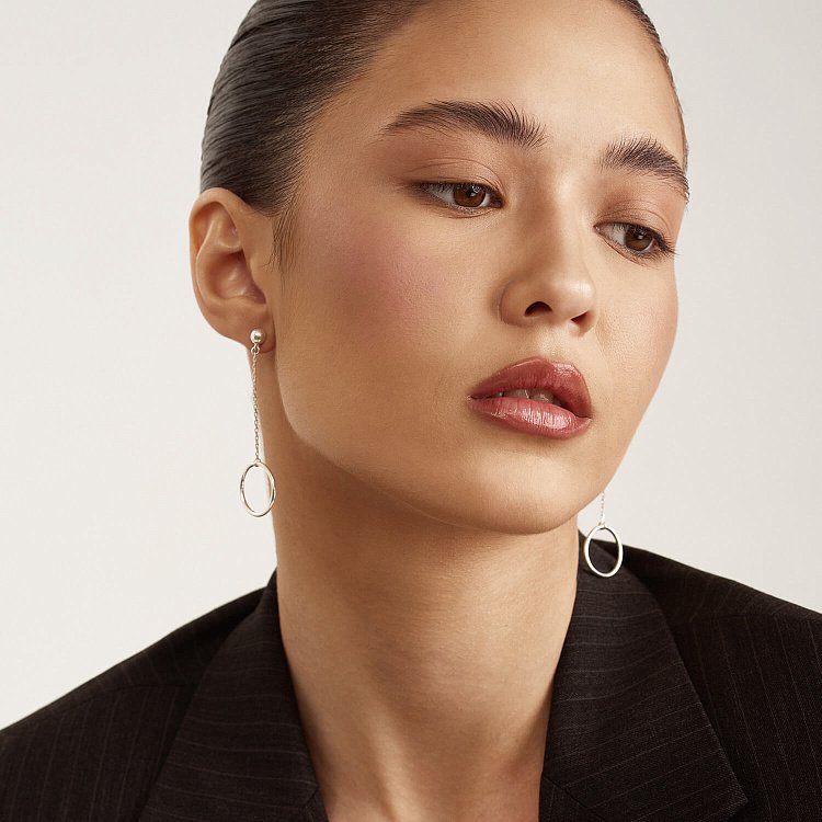 Серебряные серьги "Круговорот на цепочке" 123013 от ювелирного магазина Оникс