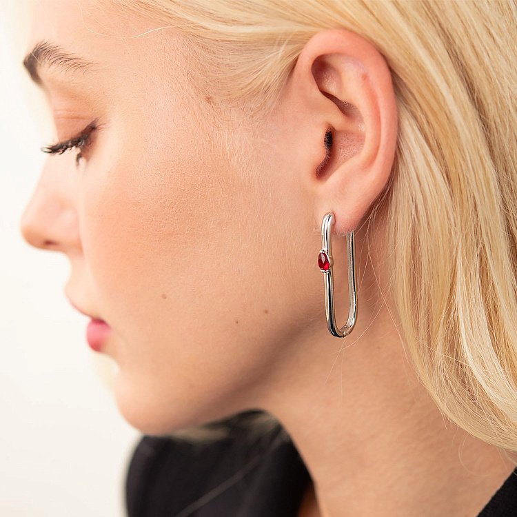 Срібні сережки "Бріана" (червоні фіаніти) 123133 від ювелірного магазину Онікс