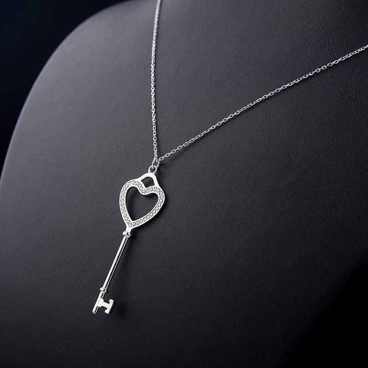 Серебряное колье "Ключик" 18464 от ювелирного магазина Оникс