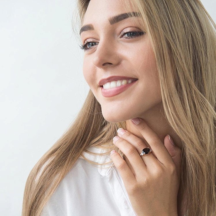 Золотое кольцо (дымчатый кварц, фианиты) к03056 от ювелирного магазина Оникс - 6