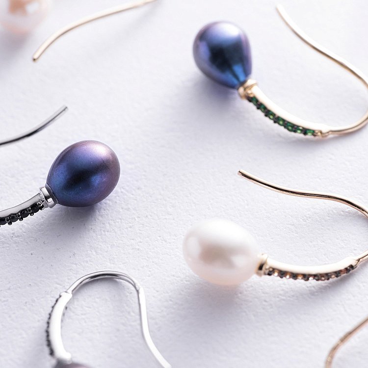 Золоті сережки - петельки "Олівія" з перлами і фіанітами с08513 від ювелірного магазину Онікс - 5