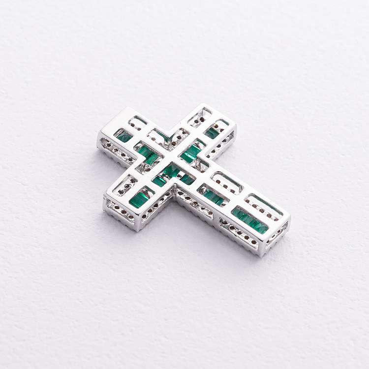 Крестик в белом золоте (бриллианты, изумруды) пб0396ca от ювелирного магазина Оникс - 1