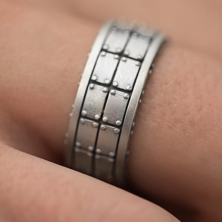 Мужское серебряное кольцо 7037 от ювелирного магазина Оникс - 5