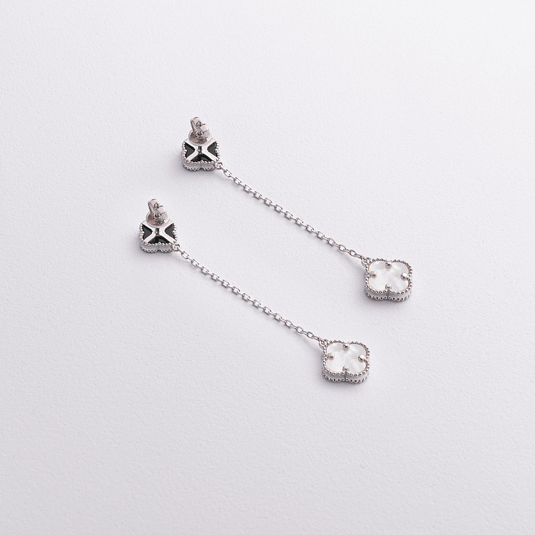 Серебряные серьги "Клевер на цепочке" (оникс, перламутр) 123513 от ювелирного магазина Оникс - 2