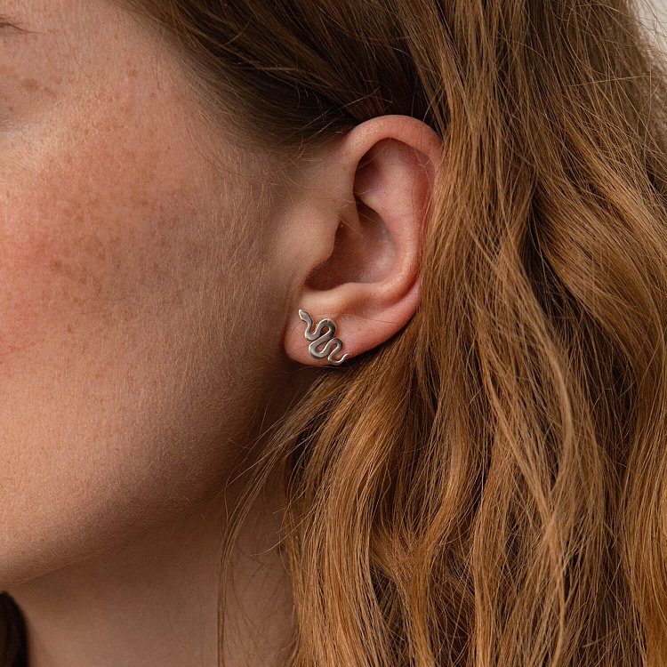 Срібні сережки - пусети "Змії" 123231 від ювелірного магазину Онікс - 1