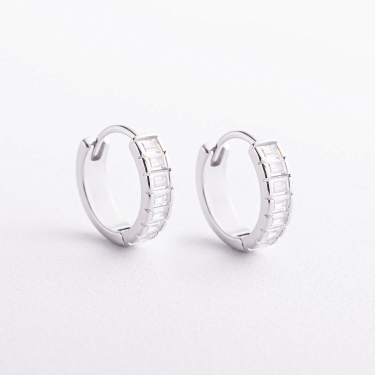 Серебряные серьги - кольца с фианитами 123557 от ювелирного магазина Оникс