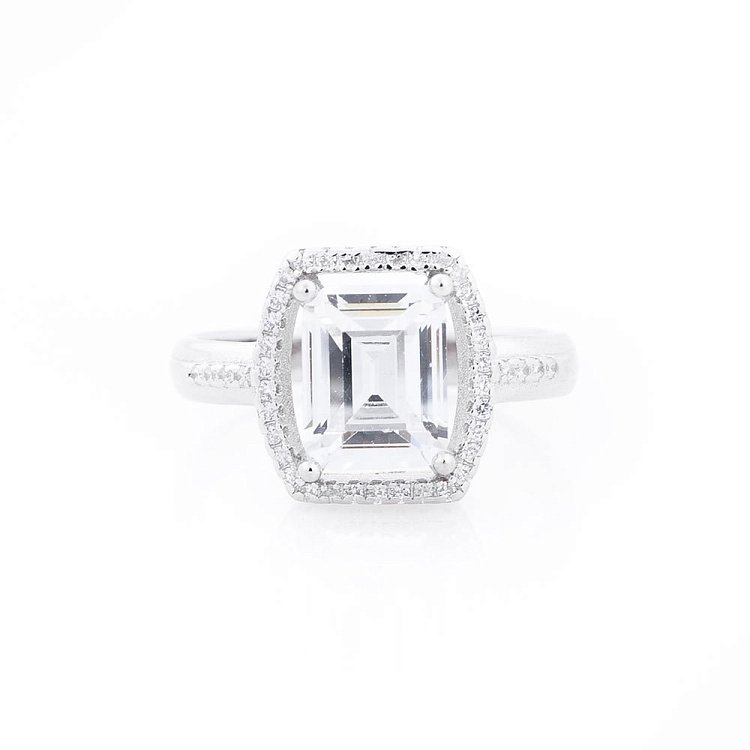 Серебряное кольцо с фианитами 111931 от ювелирного магазина Оникс - 2