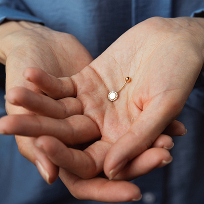 Золотий пірсинг в пупок з фіанітами пир00257 №2