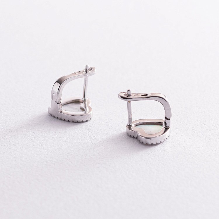 Срібні сережки "Сердечка" (фіаніти, перламурт) 122005 від ювелірного магазину Онікс - 4