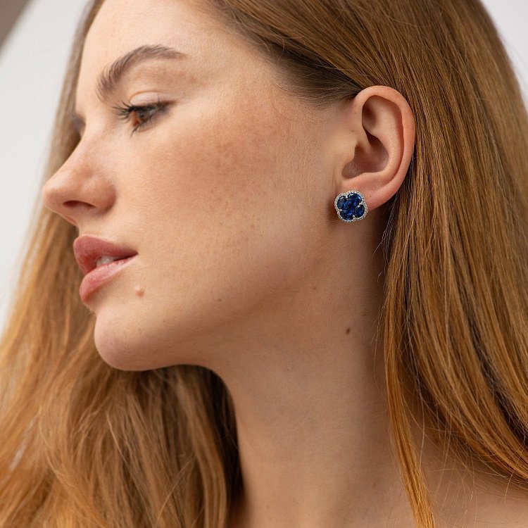 Срібні сережки - пусети "Конюшина" (фіаніти) 1145с від ювелірного магазину Онікс - 1