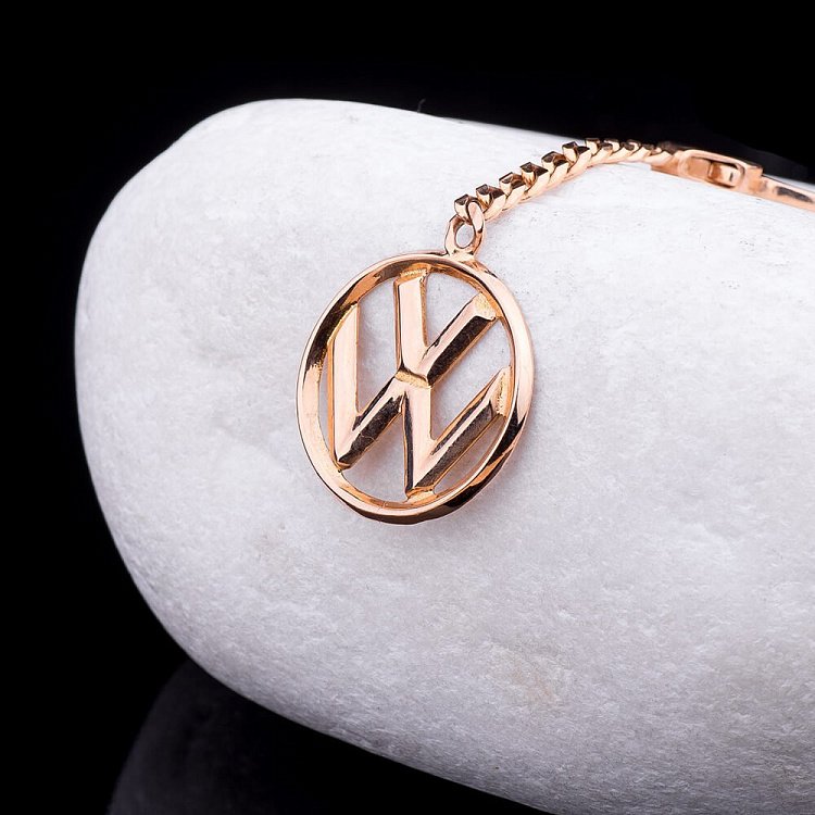 Золотой брелок "Volkswagen-Фольксваген" бр00001фвн от ювелирного магазина Оникс