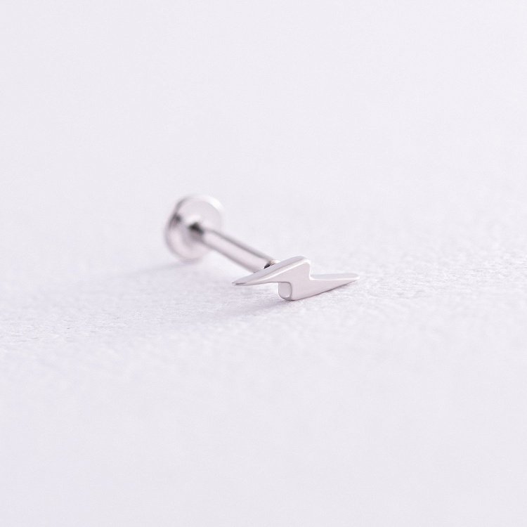 Одиночная серьга "Молния" в хрящ ушка (белое золото) с08221 от ювелирного магазина Оникс