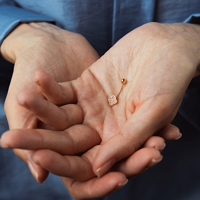 Золотой пирсинг в пупок "Клевер" с фианитами пир00243 №2