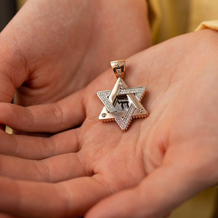 Золотий кулон "Зірка Давида. Символ CHAI" (фіаніти) 1118ф від ювелірного магазину Онікс - 3