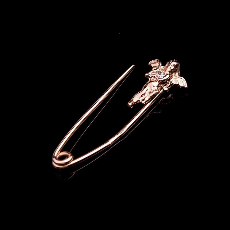 Золота шпилька "Ангелятко" з фіанітами зак00084 від ювелірного магазину Онікс - 2
