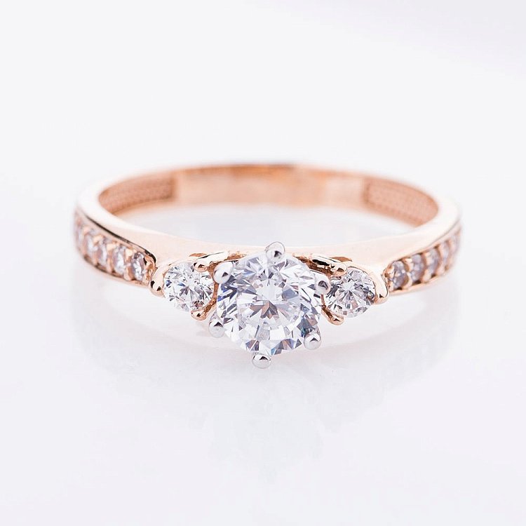 Золота каблучка з фіанітами к04689 - 2 Золота каблучка з фіанітами к04689 від ювелірного магазину Онікс - 2