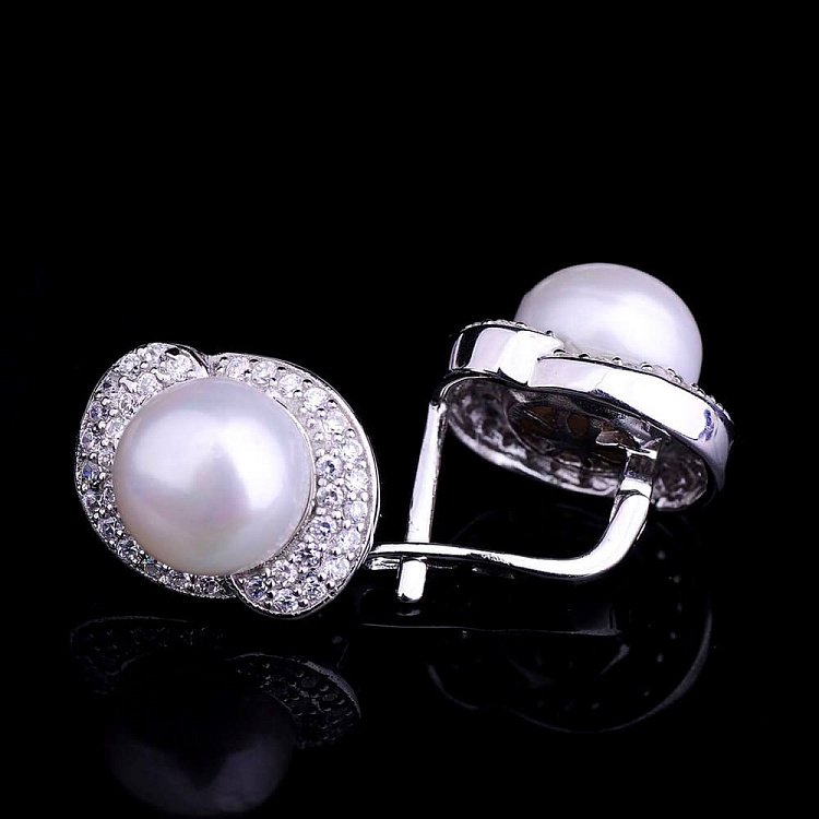 Серебряные сережки с фианитами и культ. пресн. жемчугом 12942 от ювелирного магазина Оникс - 1