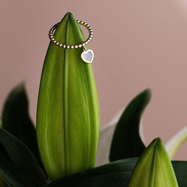 Кулькова золота каблучка "Сердечко" з перламутром к07950 від ювелірного магазину Онікс - 8