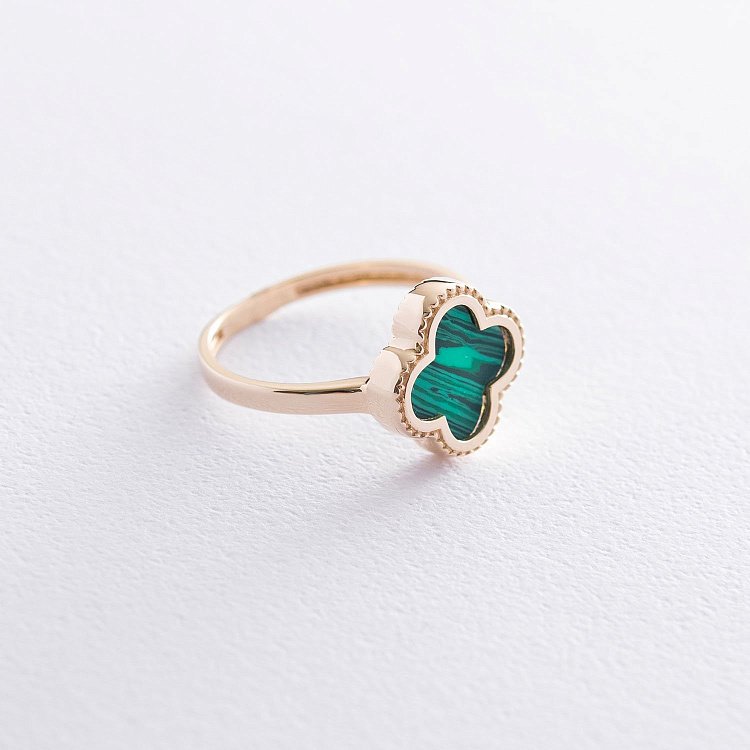 Каблучка "Конюшина" в жовтому золоті (малахіт) к06624 від ювелірного магазину Онікс