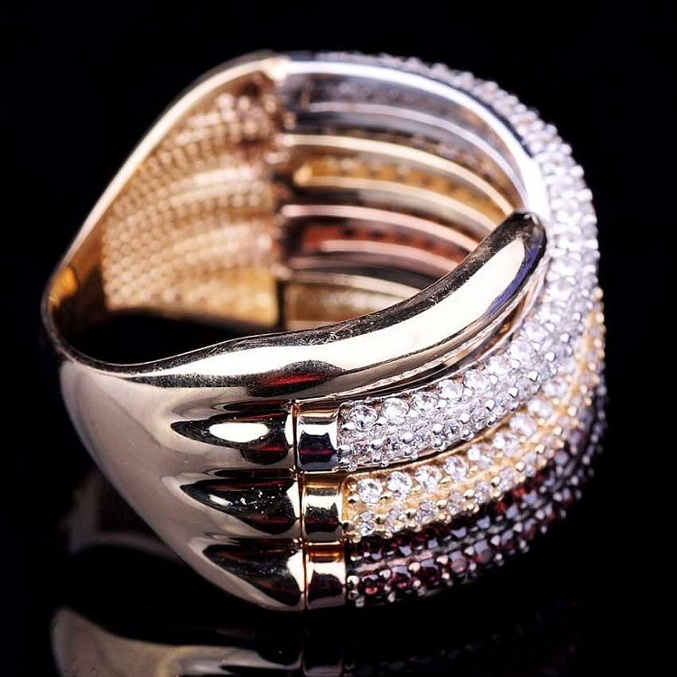 Золота каблучка жіноча з фіанітами к03246 від ювелірного магазину Онікс - 4