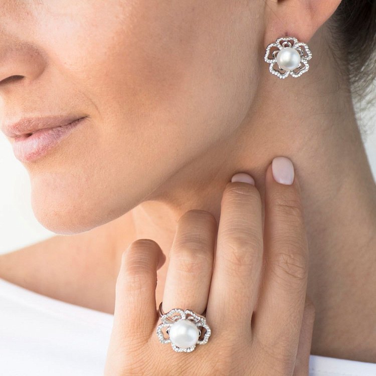 Срібні сережки "Квіточки" (культ. прісн. перли, фіаніти) 121755 від ювелірного магазину Онікс