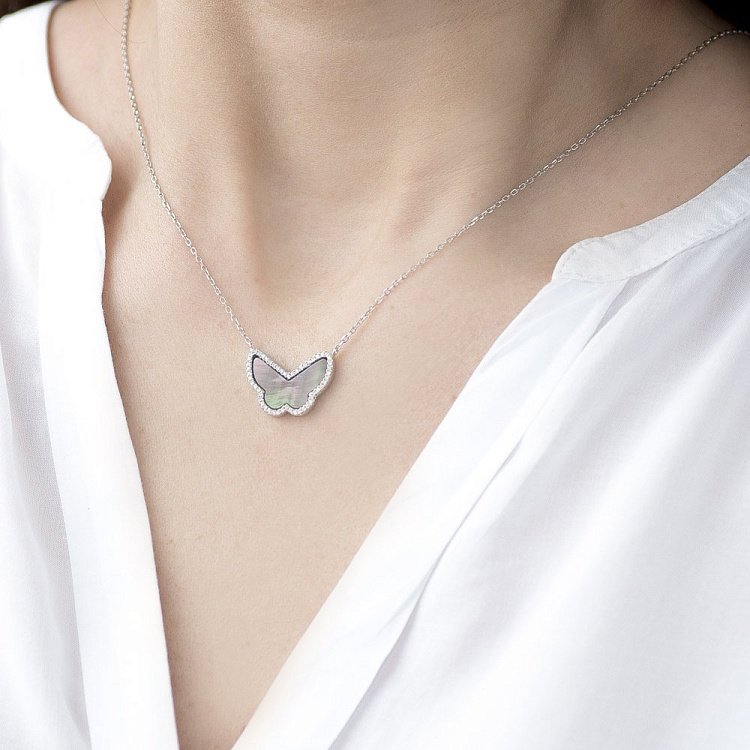 Срібне кольє "Метелик" з фіанітами і перламутром 18336 від ювелірного магазину Онікс