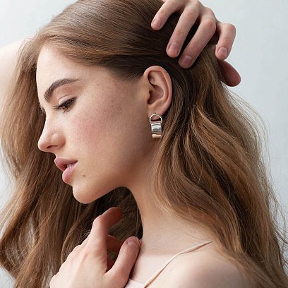 Серебряные серьги - пусеты "Магнетизм" 122689