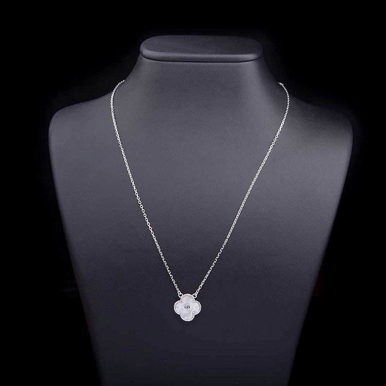 Срібне кольє "Конюшина" з фіанітом і перламутром 18347 від ювелірного магазину Онікс - 1